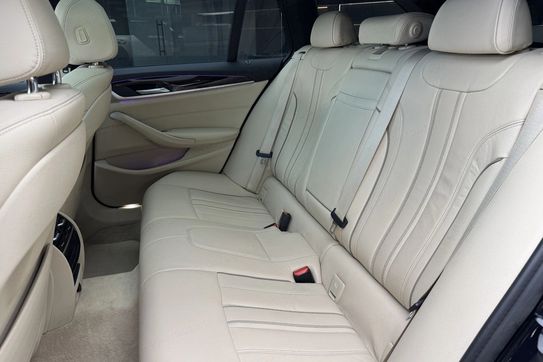 BMW Seria 5 530i xDrive M Sport sport