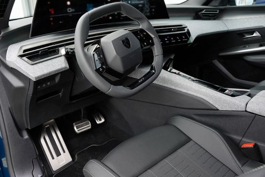 Peugeot 5008 GT 1.2 mHEV e-DCS6