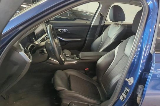 BMW Seria 3 320i Sport Line