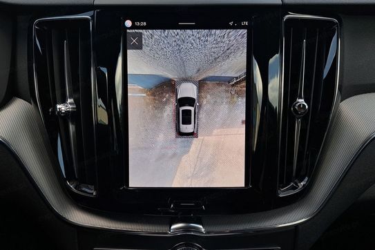 Volvo XC60 B5 B AWD Plus Dark aut