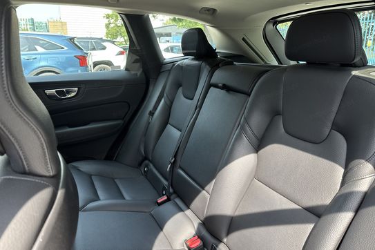 Volvo XC60 B4 D AWD Momentum Pro