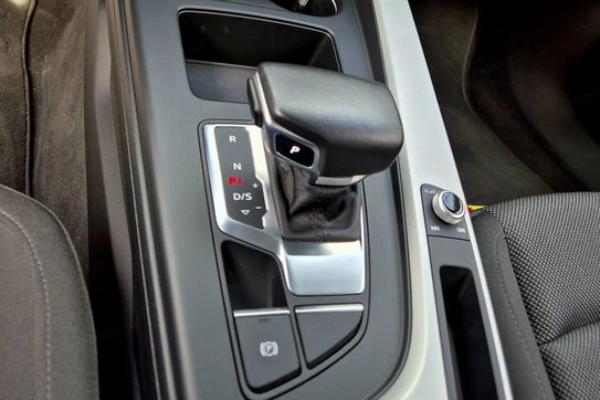 Audi A4 35 TFSI S Line