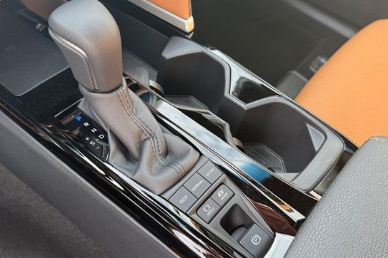 Toyota Camry Executive 2.5 Hybrid Dynamic Force