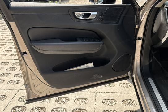 Volvo XC60 B5 B AWD Plus Dark