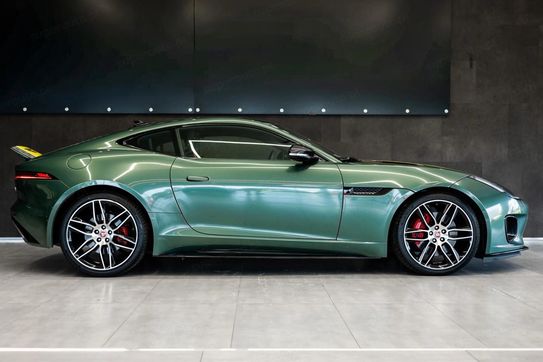 Jaguar F-Type 2.0 Turbo Chequered Flag aut