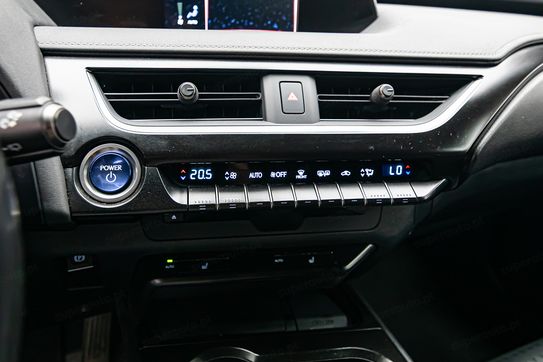 Lexus UX 250h