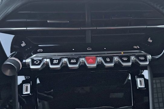 Peugeot 2008 1.2 PureTech  EAT8