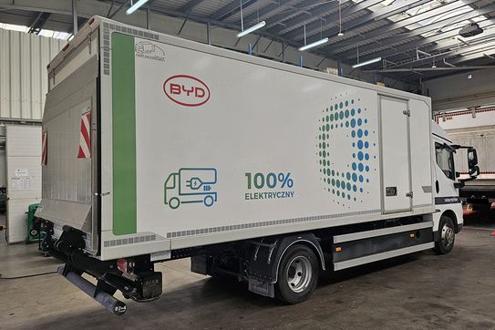 BYD ETM6 LUX Kontener + Winda