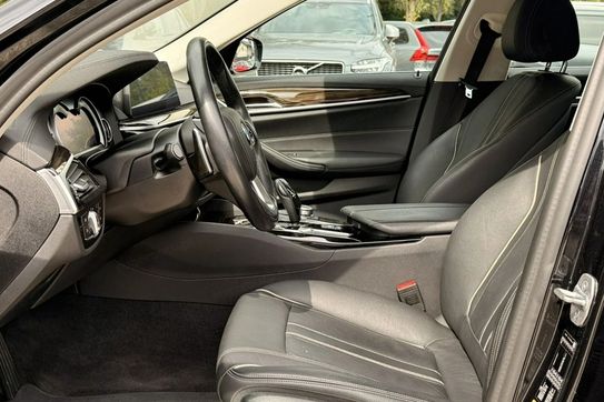 BMW Seria 5 530e iPerformance Luxury Line aut
