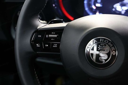 Alfa Romeo Junior 1.2 Ibrida Q4 Ti