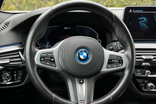 BMW Seria 5 530e xDrive M Sport sport-aut