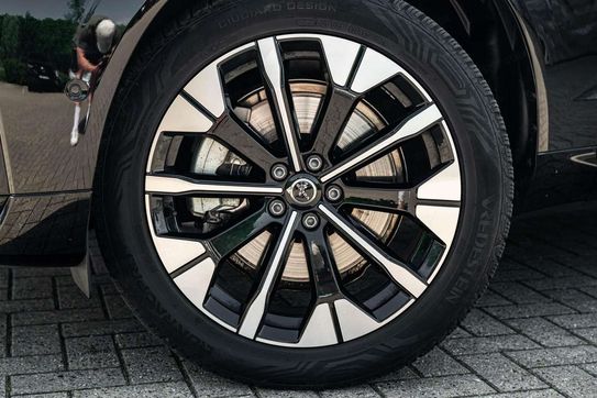 Volvo XC60 B5 AWD Ultra Dark