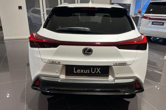 Lexus UX 300h F Sport Design Hybrid Dynamic Force