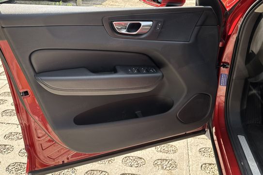 Volvo XC60 B4 D AWD Momentum Pro