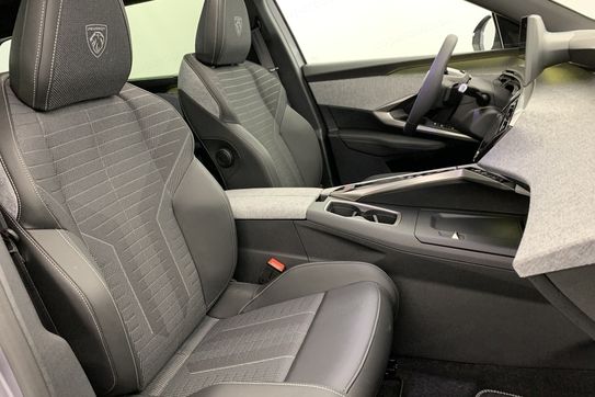 Peugeot 5008 GT 1.2 mHEV e-DCS6