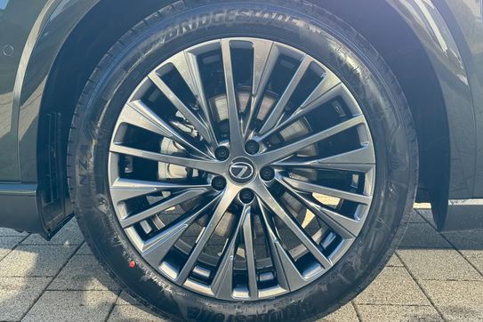 Lexus RX 350h Omotenashi