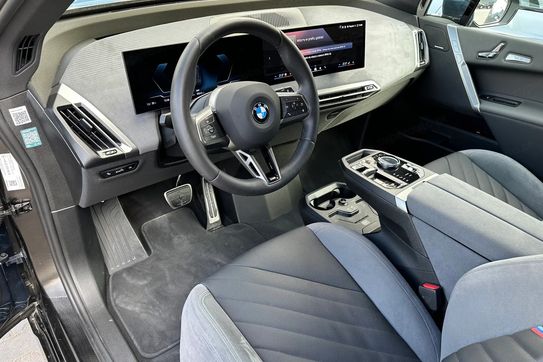 BMW iX xDrive45 100.6kWh
