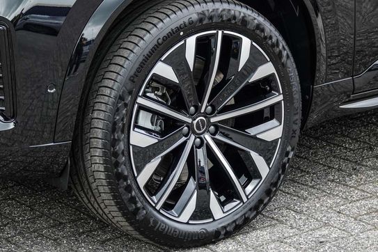 Volvo XC90 T8 AWD Plug-In Hybrid Ultra Dark 7os