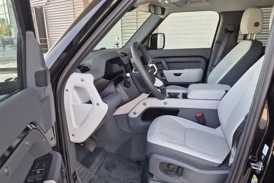 Land Rover Defender 110 3.0 D250 X-Dynamic SE