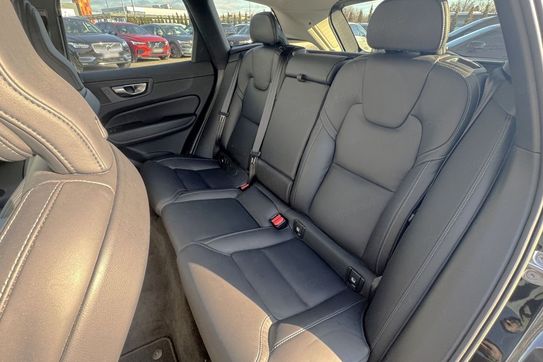 Volvo XC60 B4 D AWD Plus Dark