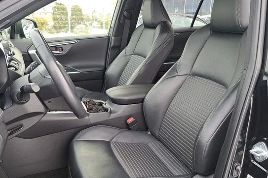 Toyota RAV4 2.5 Hybrid Black Edition by JBL 4x4