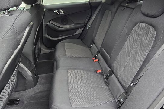 BMW Seria 2 218i Advantage aut