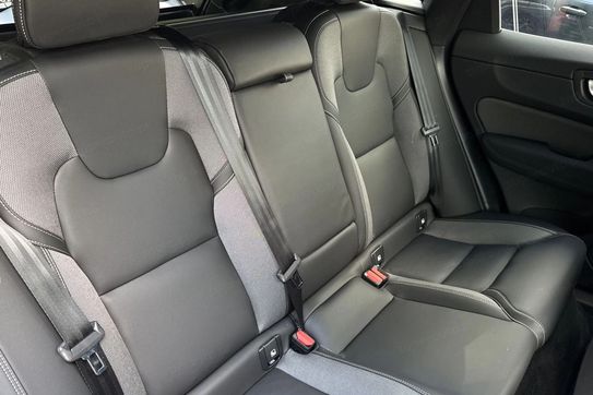 Volvo XC60 B5 B AWD Plus Black Edition