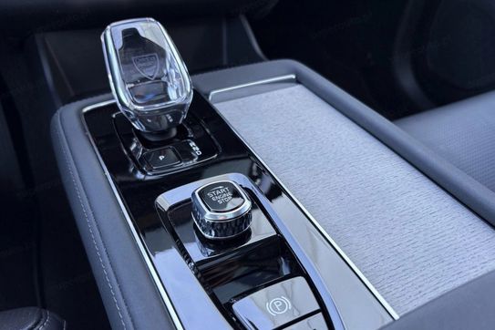 Volvo XC90 T8 AWD Plug-In Hybrid Ultra Dark 7os