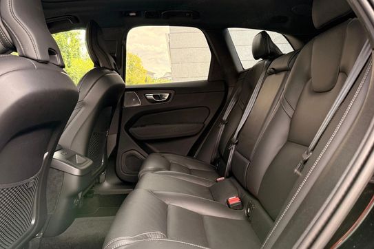 Volvo XC60 B5 B AWD Plus Black Edition