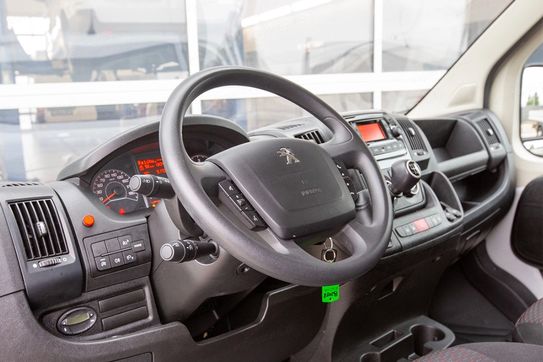Peugeot Boxer Kontener 8EP + Winda