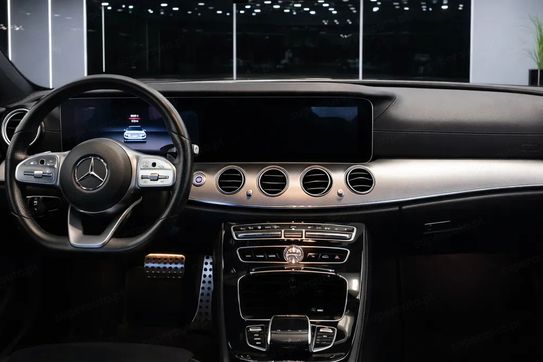 Mercedes Klasa E 220 d 4MATIC AMG Line