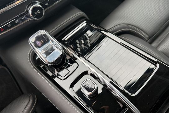 Volvo V90 T6 AWD Plug-In Hybrid Plus Dark