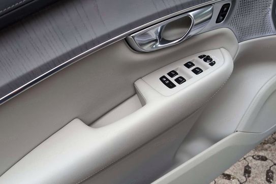 Volvo XC60 T6 Plug-In Hybrid AWD Ultra Dark