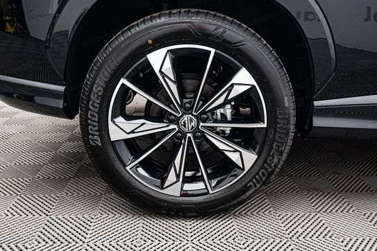 MG HS 1.5T HEV+ Exclusive aut