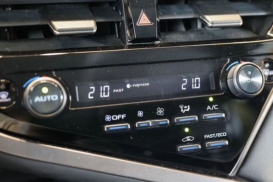 Toyota Camry 2.5 Hybrid Prestige Cvt
