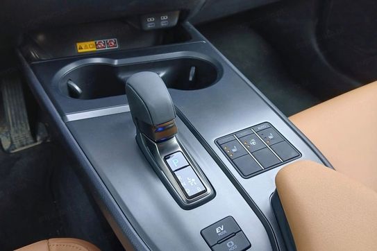 Lexus UX 300h F Sport Design