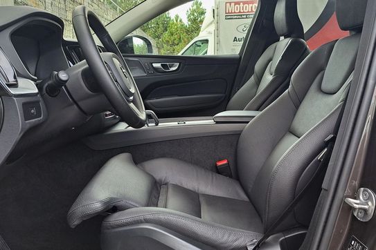 Volvo XC60 B5 B AWD Plus Dark aut