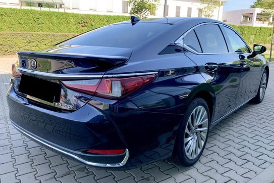 Lexus ES 300h Omotenashi