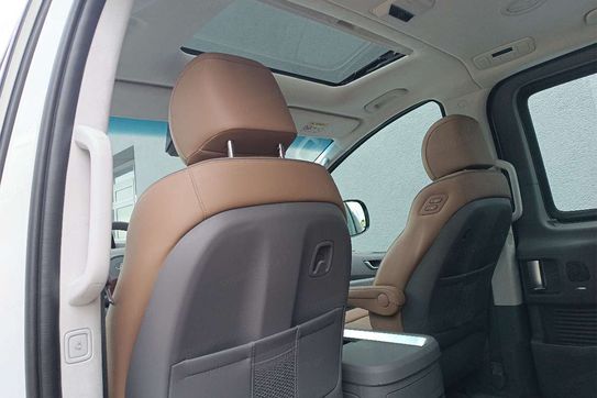 Hyundai Staria Kombi Luxury HEV AT