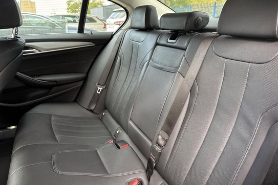 BMW Seria 5 520i mHEV