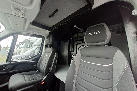 Iveco Daily 70C18 Hi-Matic Zabudowa 15EP + Winda