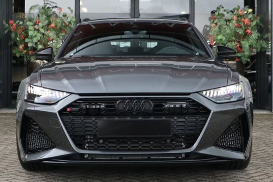 Audi A6 RS6 TFSI quattro Performance