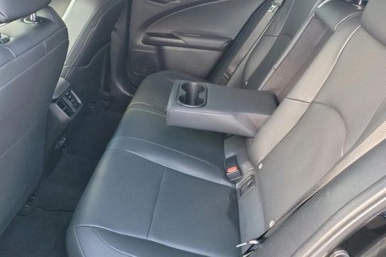 Lexus UX 250h Business Edition 2WD