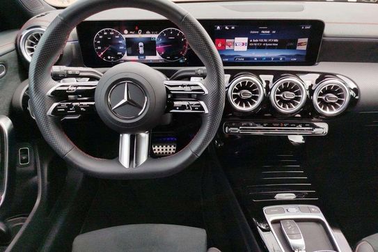 Mercedes CLA Shooting Brake 220 d 4MATIC AMG Line