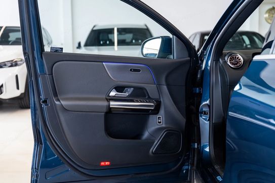 Mercedes EQA 250 66.5kWh Electric Art