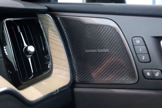 Volvo XC60 T8 Plug-In Hybrid AWD Ultra Dark