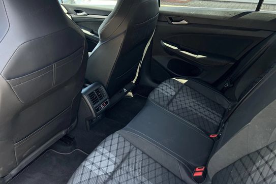 Volkswagen Golf 1.5 eTSI EVO R-Line DSG