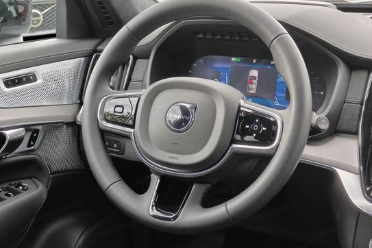 Volvo XC90 B5 AWD Ultra Black Edition