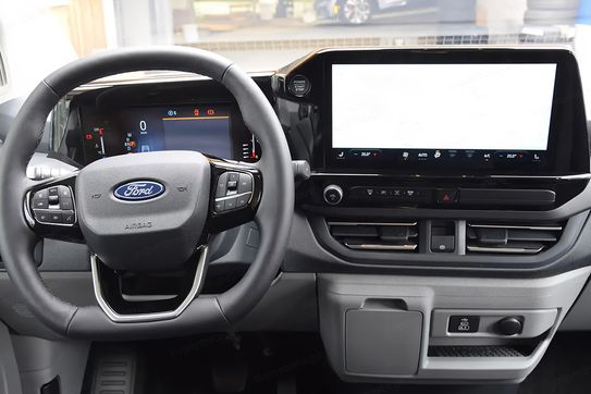 Ford Tourneo Custom 320 L2H1 Titanium A8