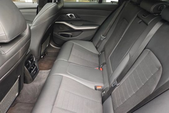 BMW Seria 3 320d xDrive Advantage sport-aut